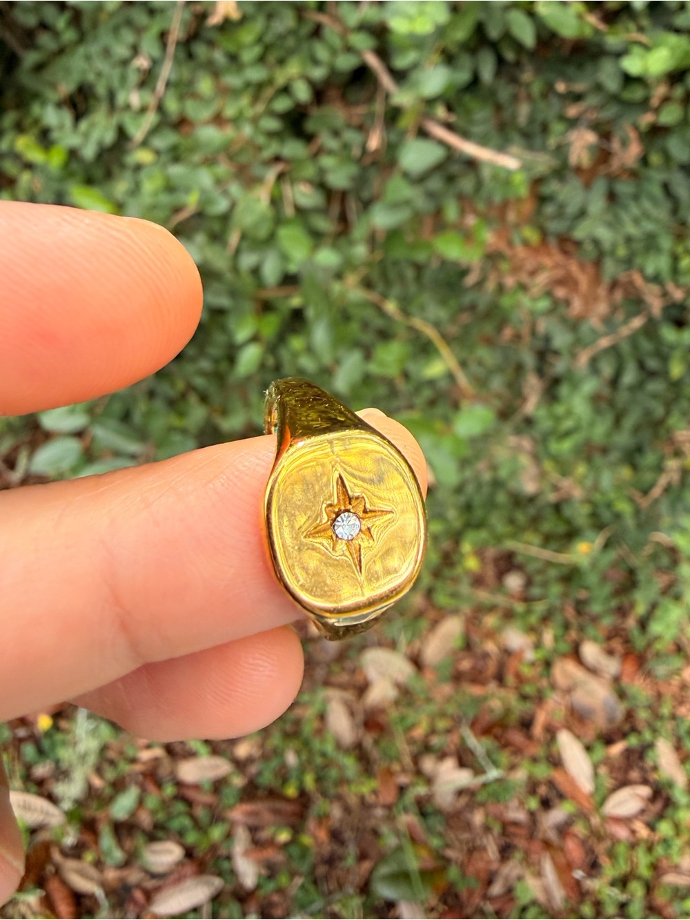 Signet Ring with Star Motif and Center Stone Gold Ring Waterproof - Picture 2 of 10